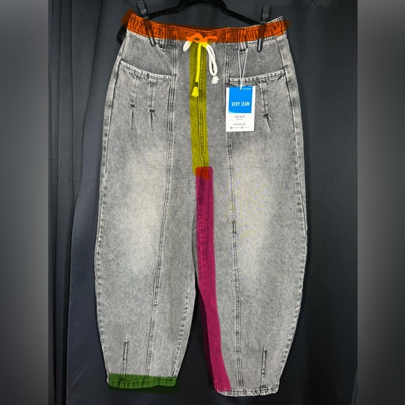 NWT VERY JEANS BARREL STYLE - Picture 5 of 5